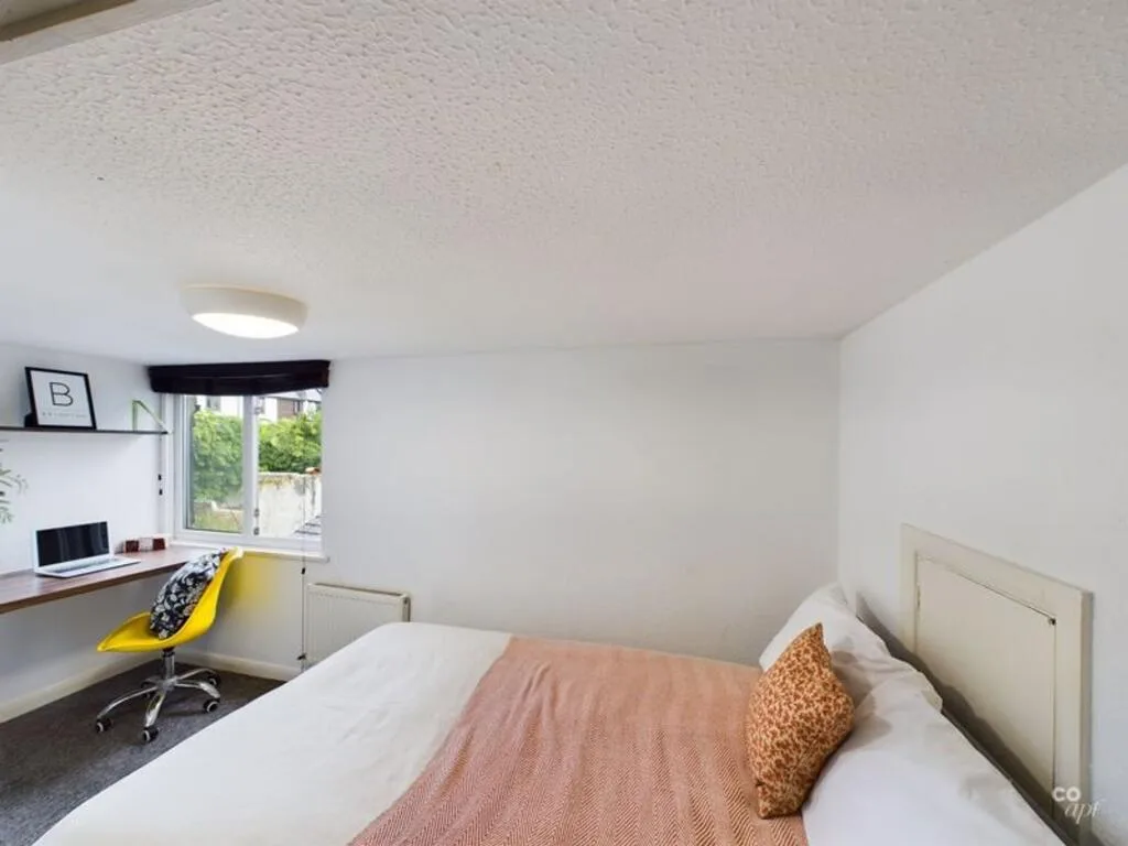 6 bedroom terraced house for rent