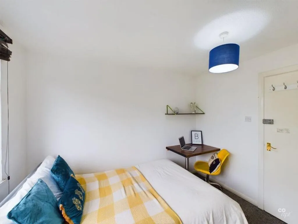 6 bedroom terraced house for rent