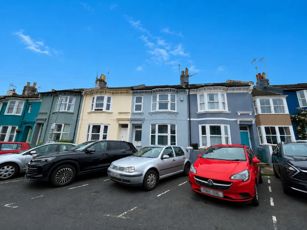 6 bedroom terraced house for rent