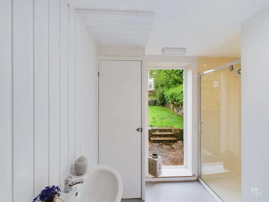 6 bedroom terraced house for rent