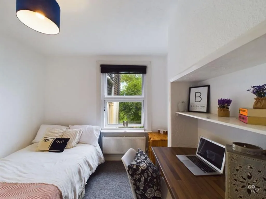 6 bedroom terraced house for rent