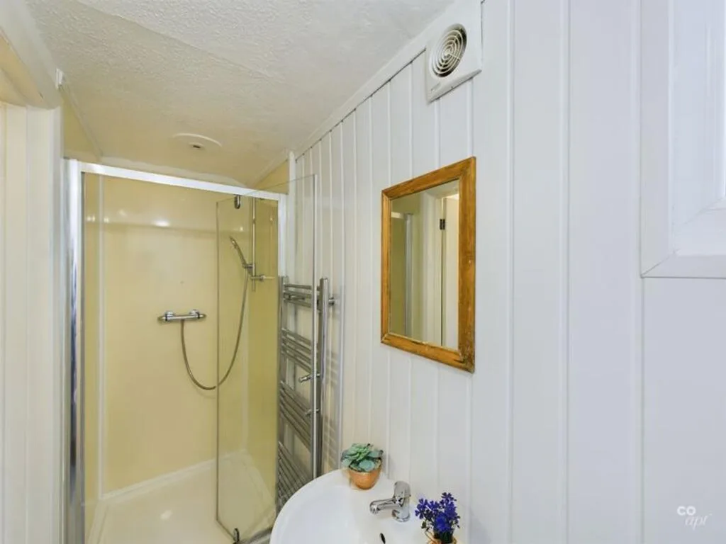 6 bedroom terraced house for rent