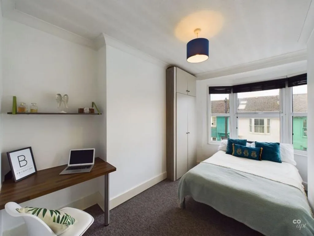 6 bedroom terraced house for rent