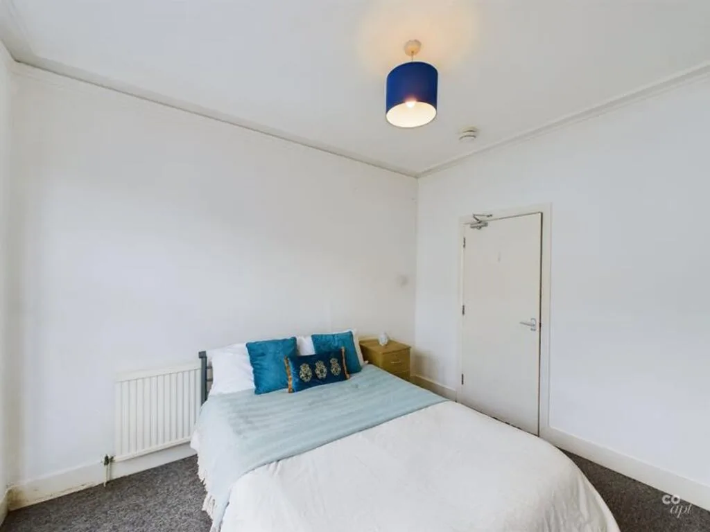 6 bedroom terraced house for rent