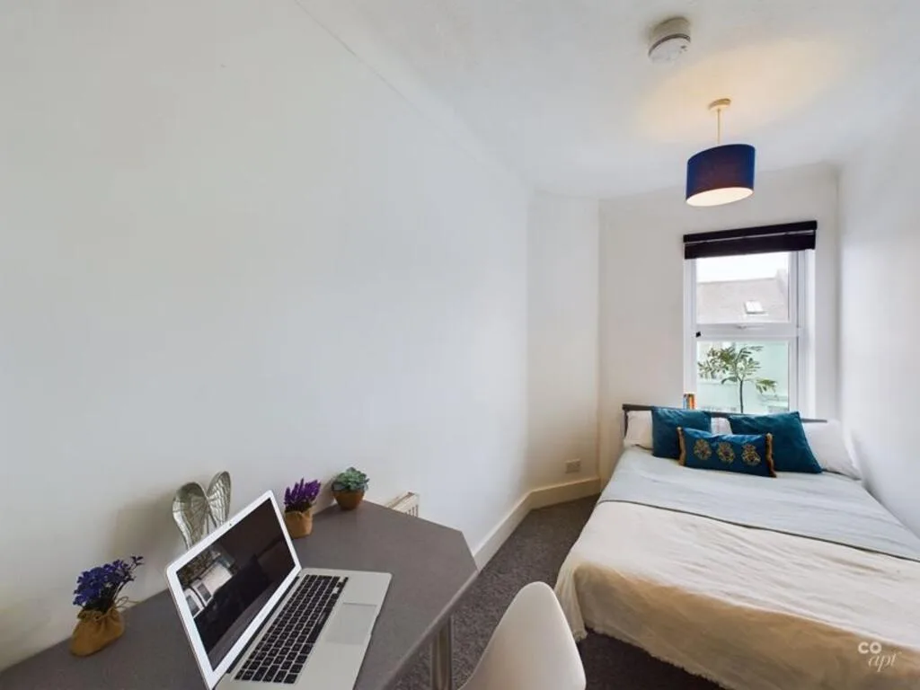 6 bedroom terraced house for rent