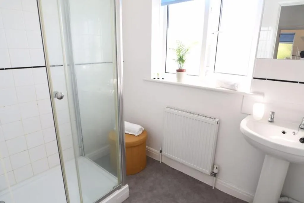 6 bedroom terraced house for rent