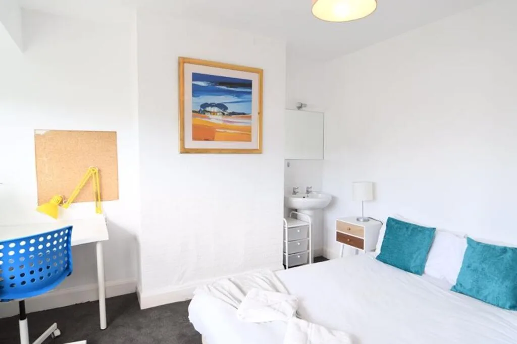 6 bedroom terraced house for rent