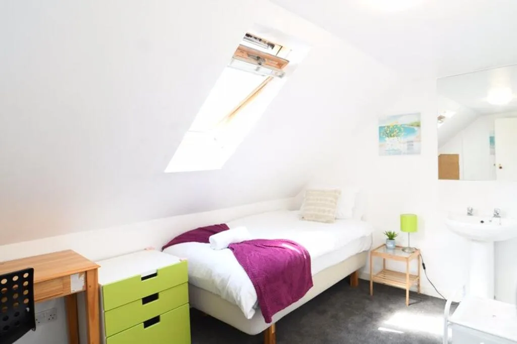 6 bedroom terraced house for rent