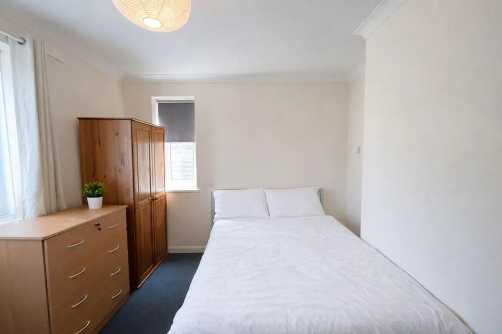 6 bedroom terraced house for rent