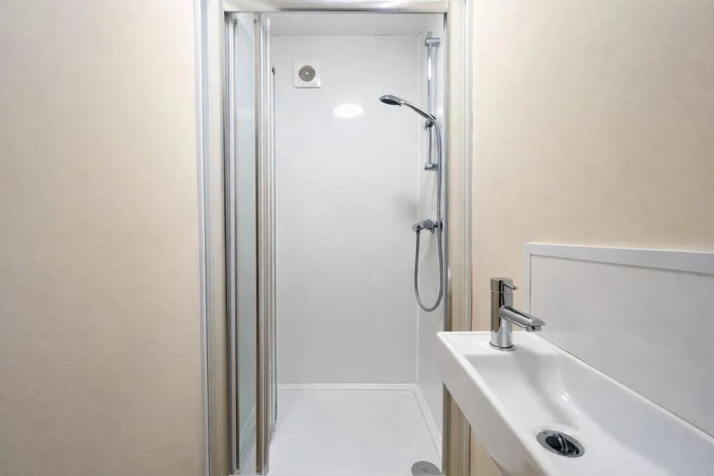 6 bedroom terraced house for rent