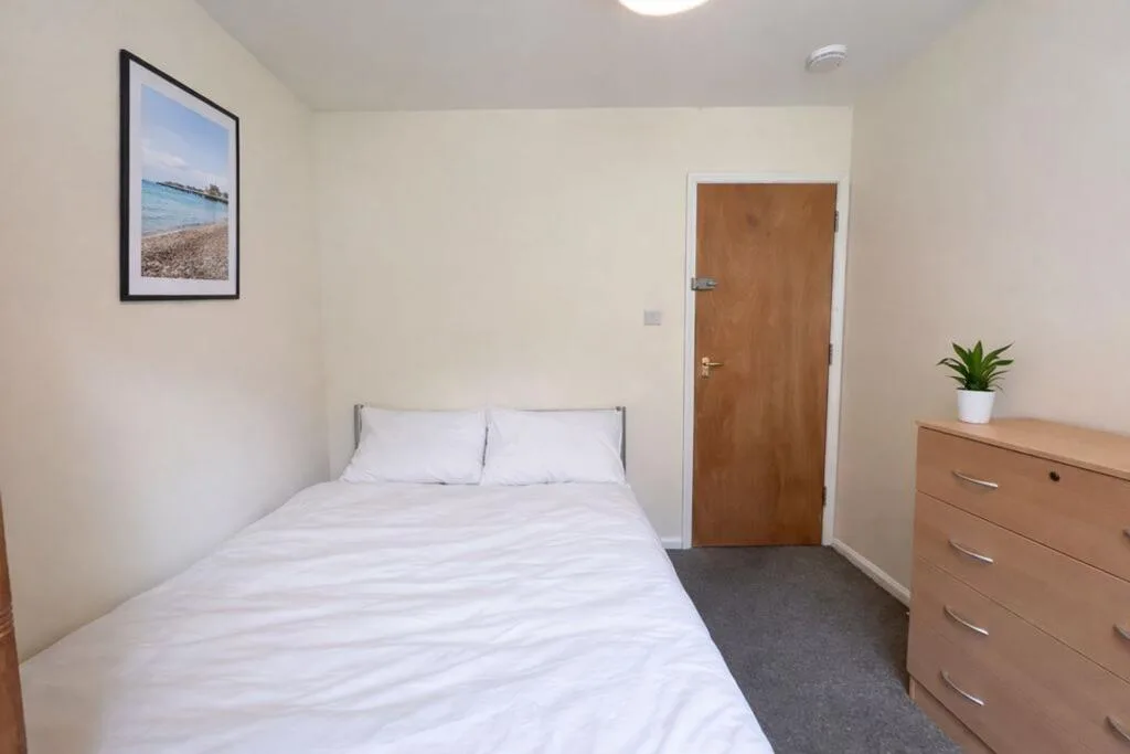 6 bedroom terraced house for rent