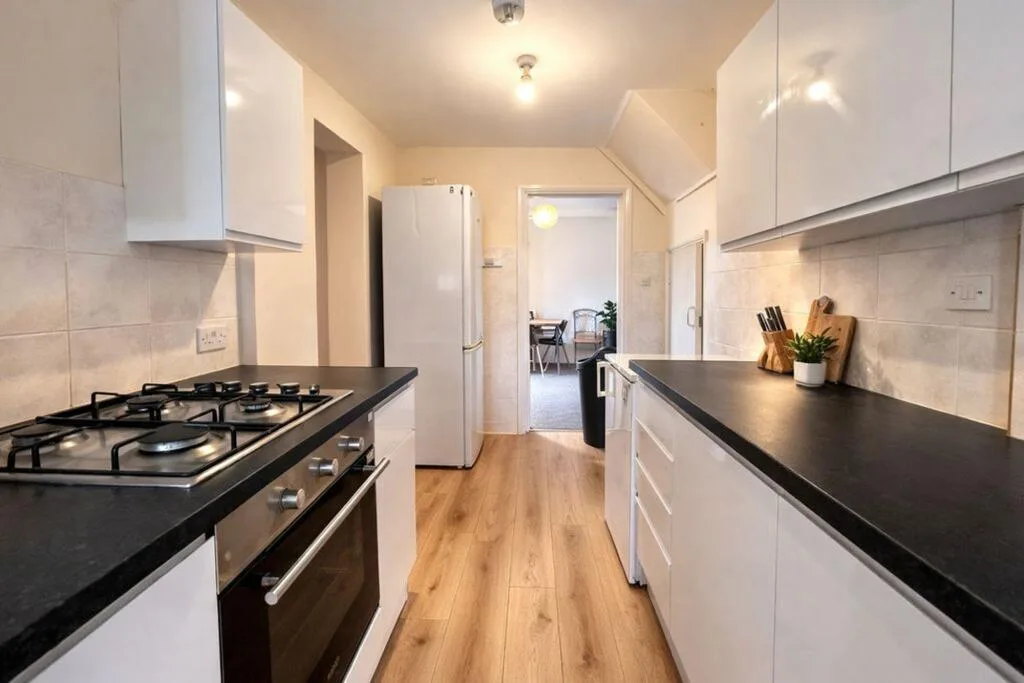 6 bedroom terraced house for rent