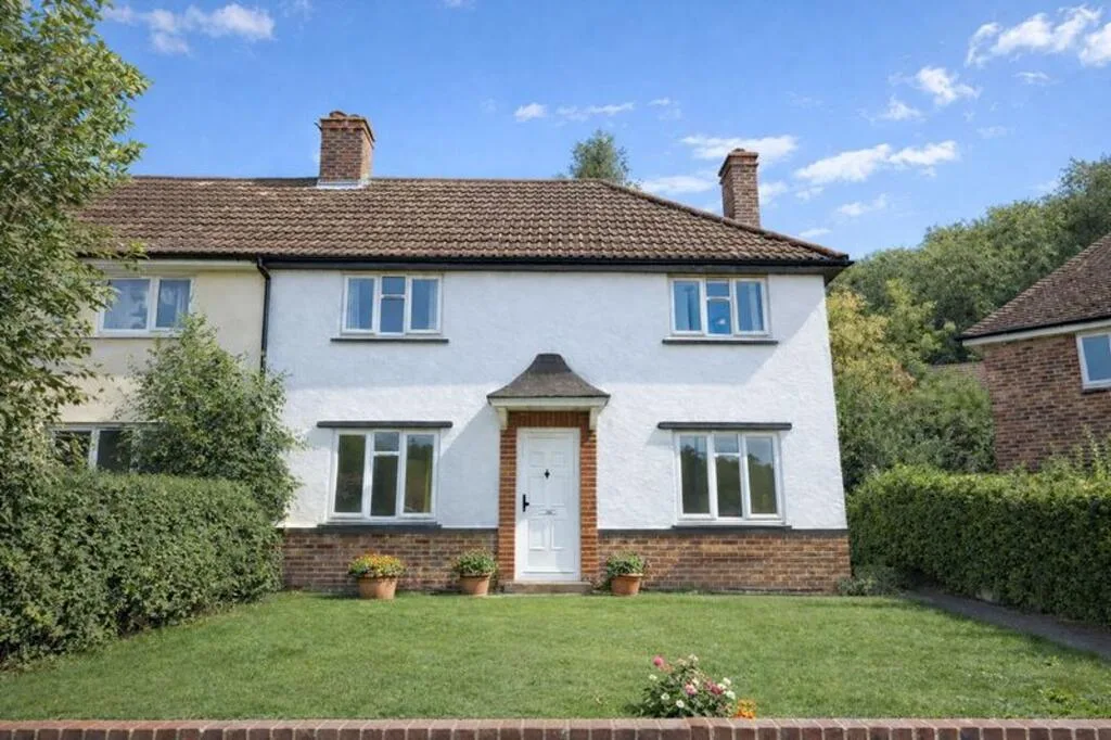 6 bedroom semi-detached house for rent