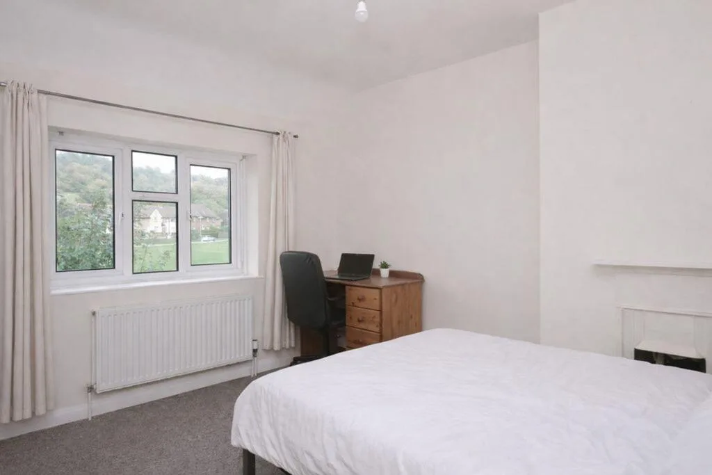 6 bedroom semi-detached house for rent