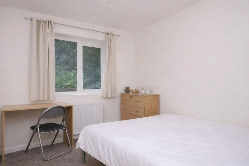 6 bedroom semi-detached house for rent