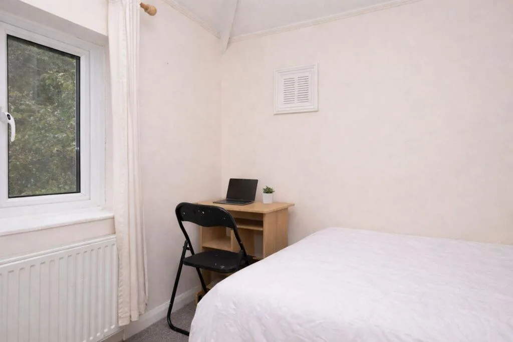 6 bedroom semi-detached house for rent