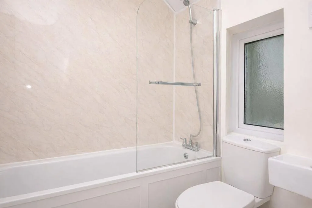 6 bedroom semi-detached house for rent