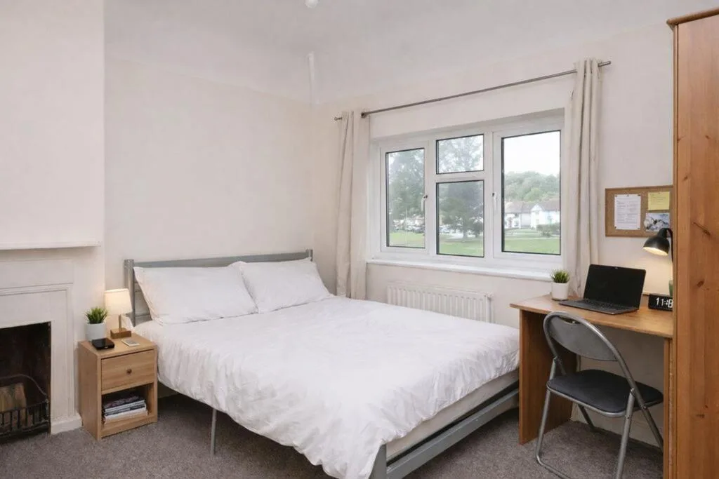 6 bedroom semi-detached house for rent