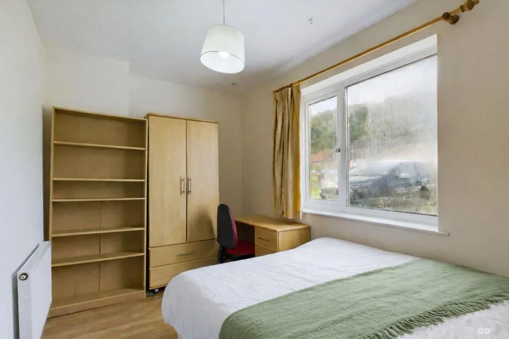 6 bedroom semi-detached house for rent