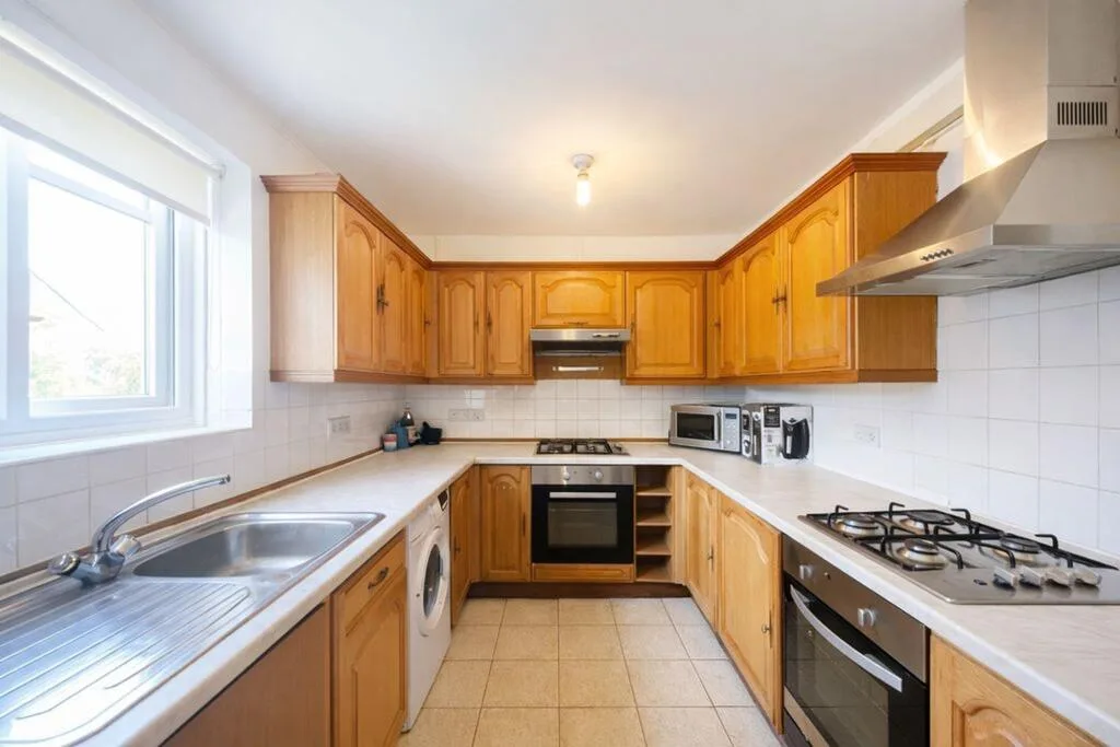 6 bedroom terraced house for rent