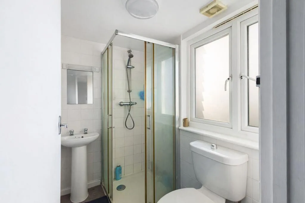 6 bedroom terraced house for rent
