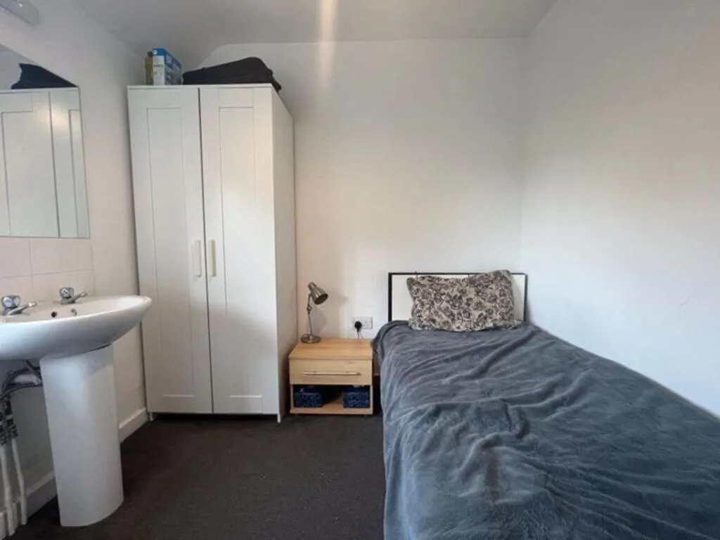 6 bedroom terraced house for rent