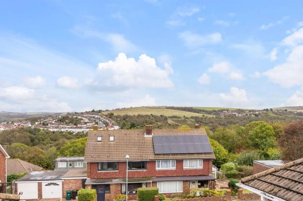 6 bedroom semi-detached house for rent