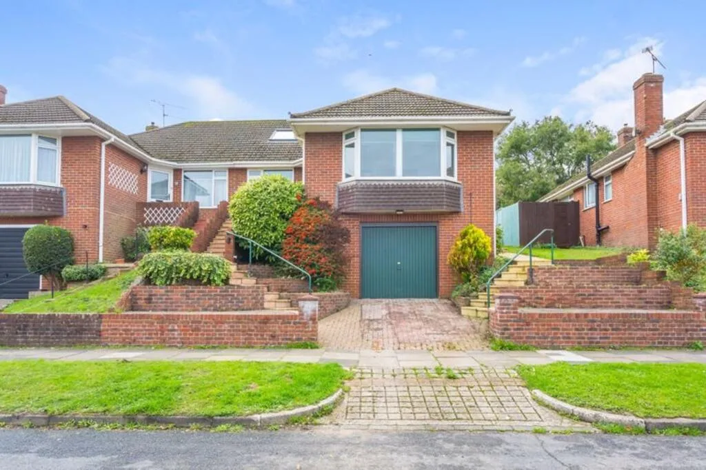 6 bedroom semi-detached house for rent