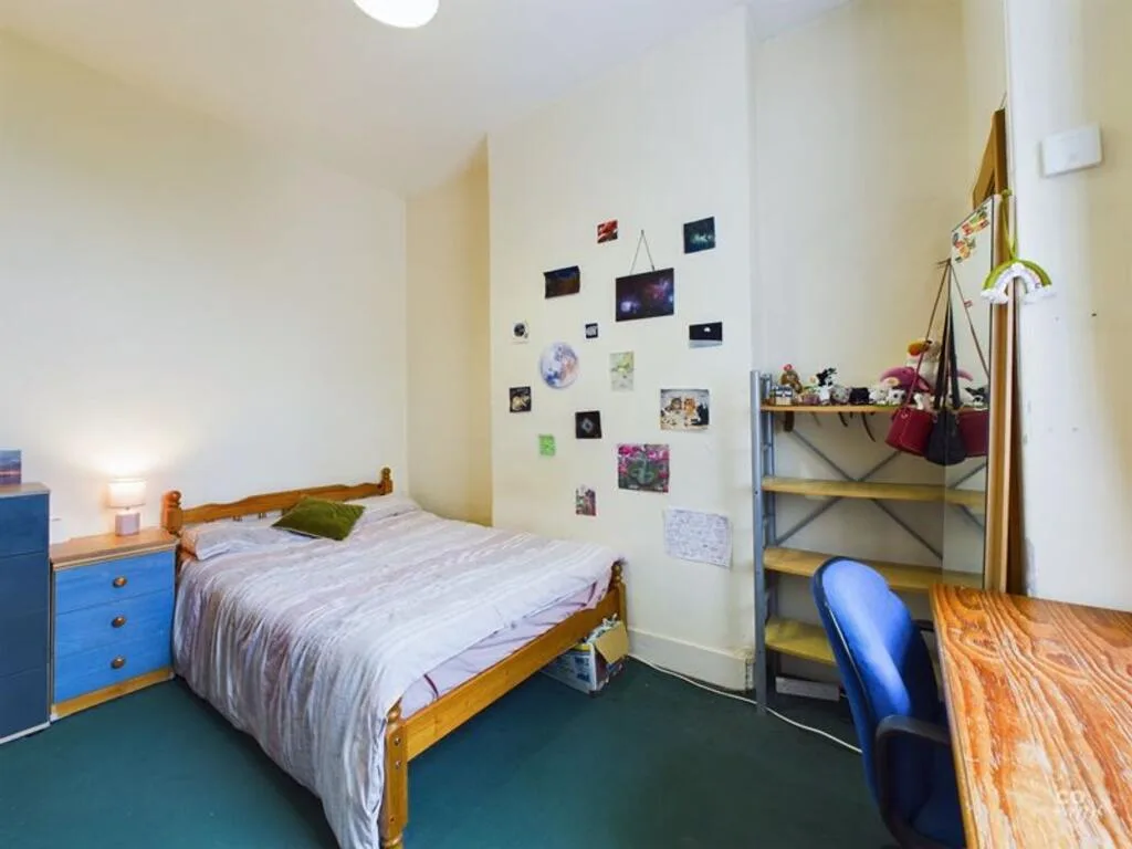 6 bedroom terraced house for rent