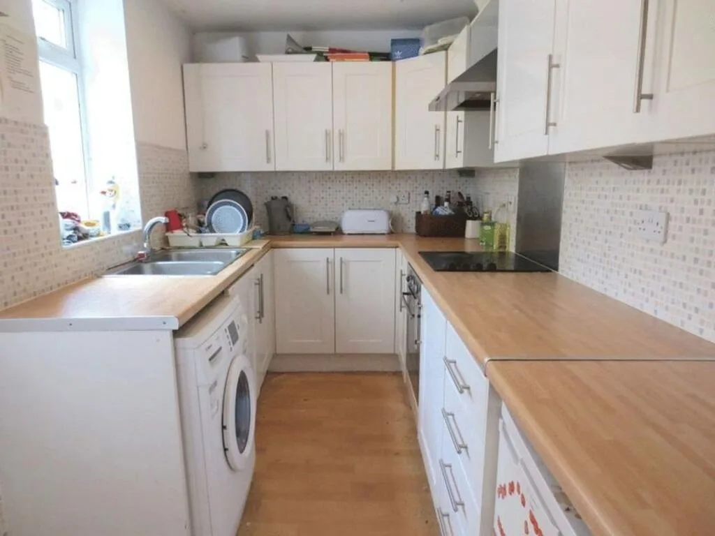 6 bedroom terraced house for rent