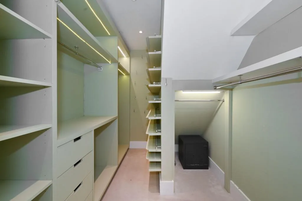 5 bedroom terraced house for rent