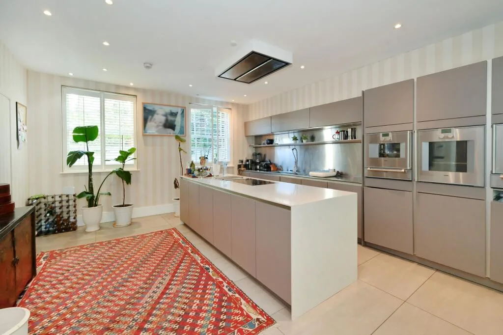 5 bedroom terraced house for rent