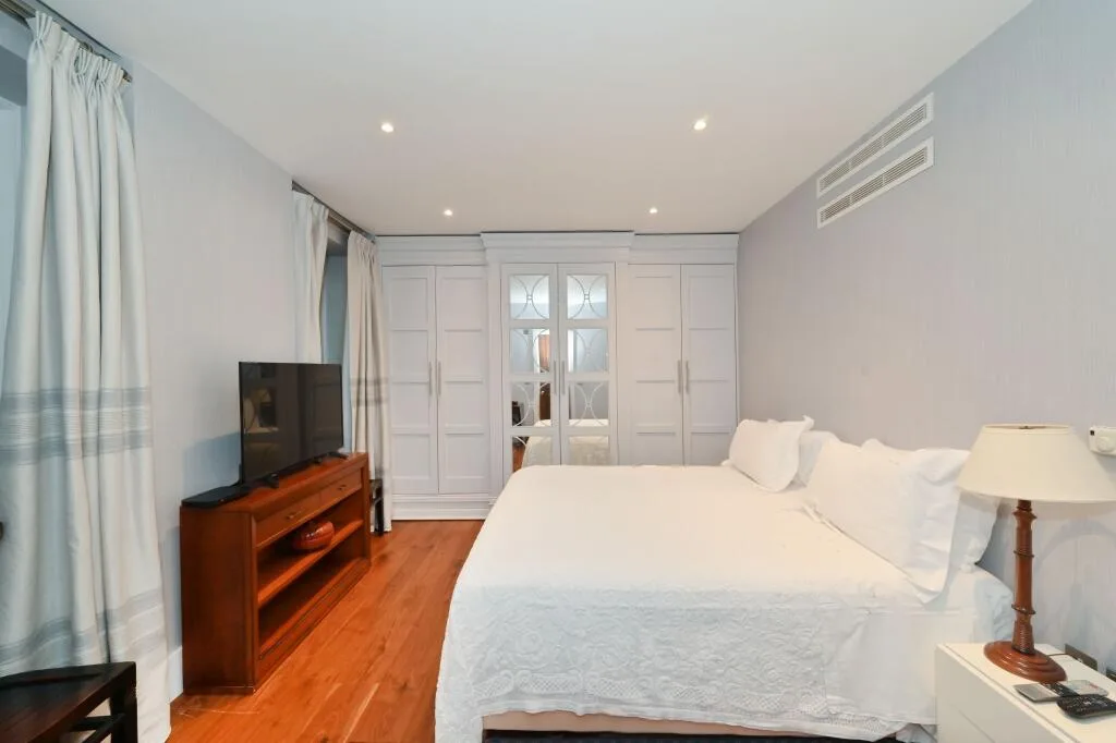 5 bedroom terraced house for rent