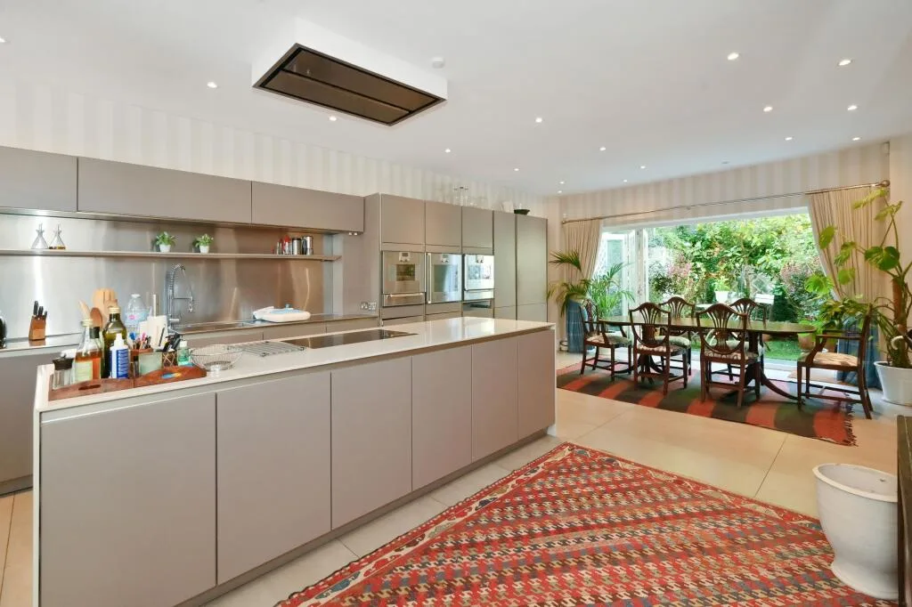 5 bedroom terraced house for rent
