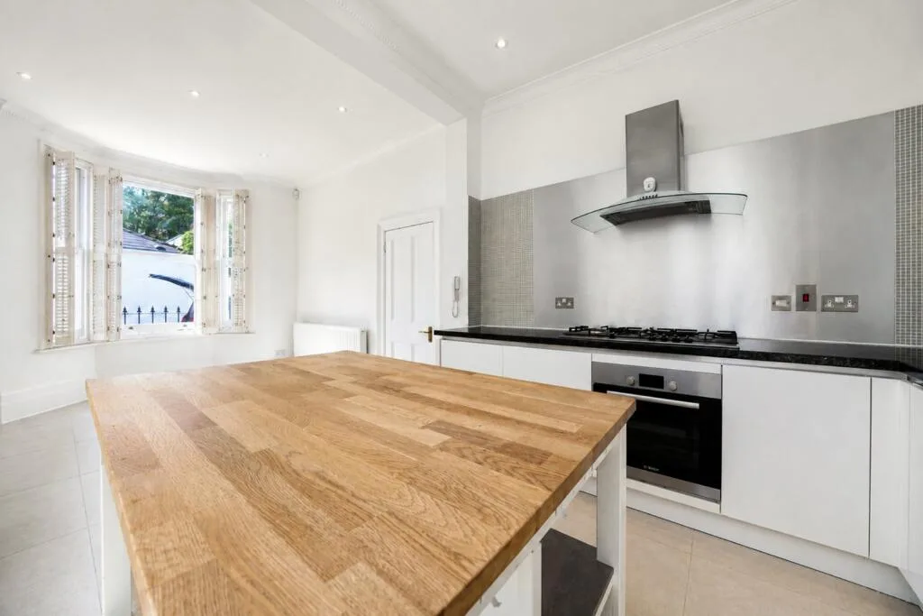4 bedroom semi-detached house for rent