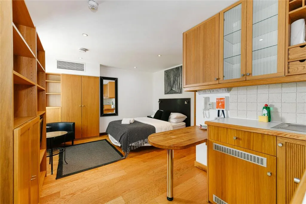 Studio flat for rent
