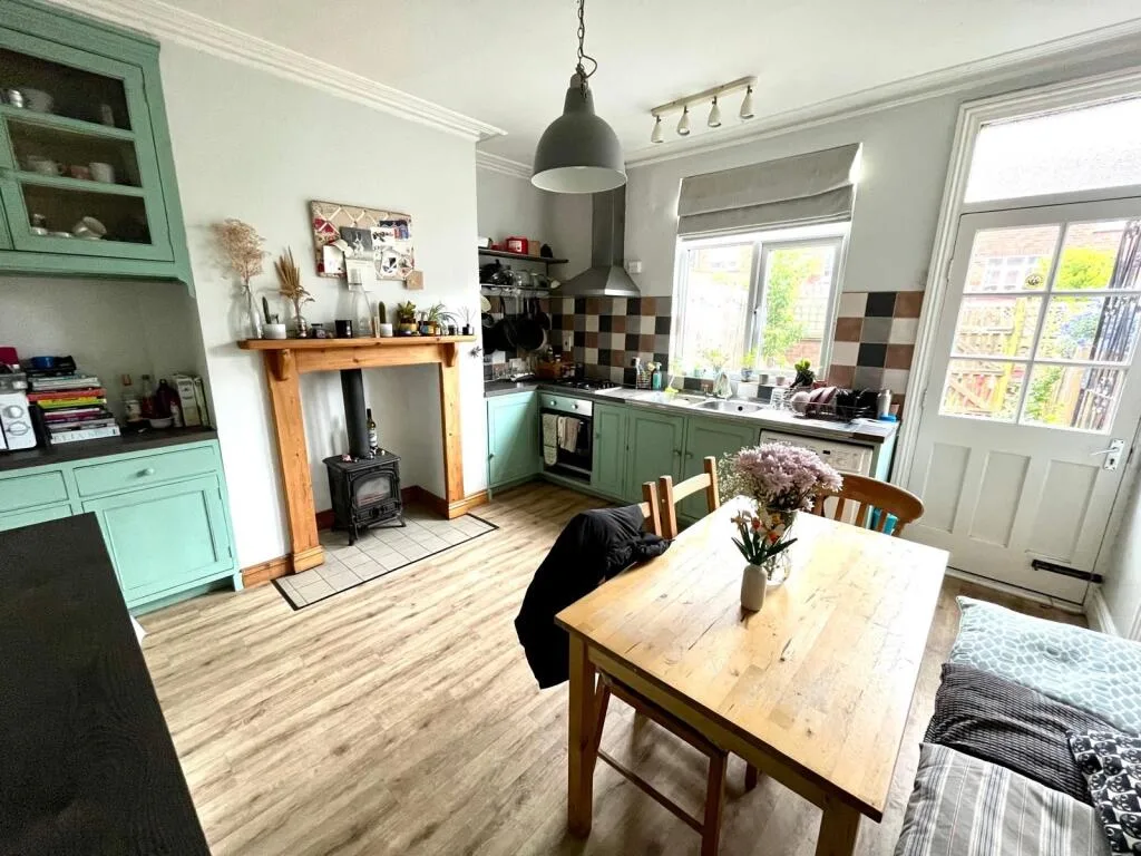 1 bedroom house share for rent