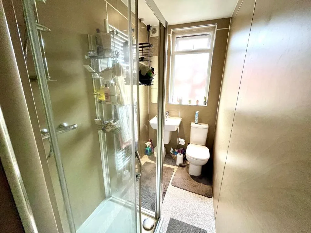 1 bedroom house share for rent