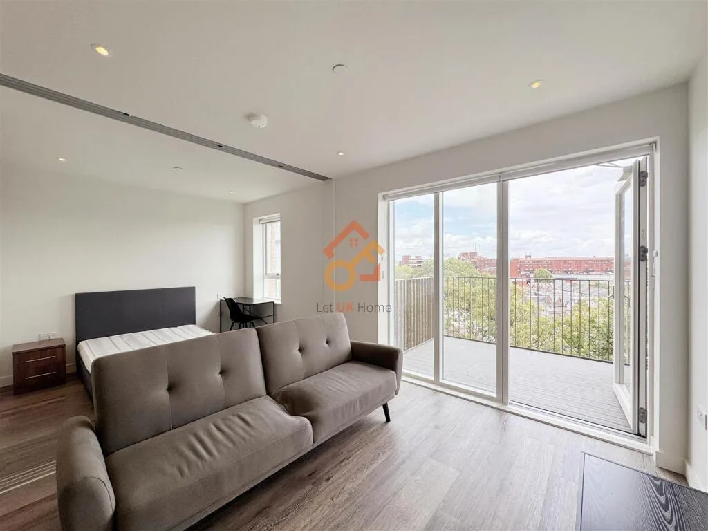 Studio flat for rent