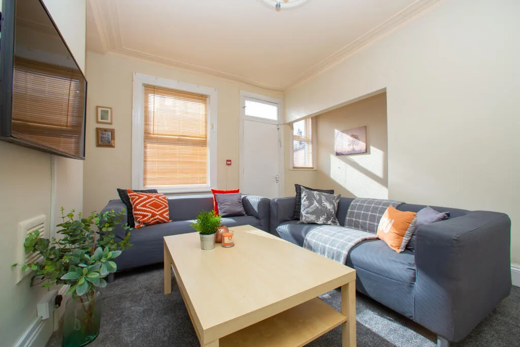 1 bedroom house share for rent