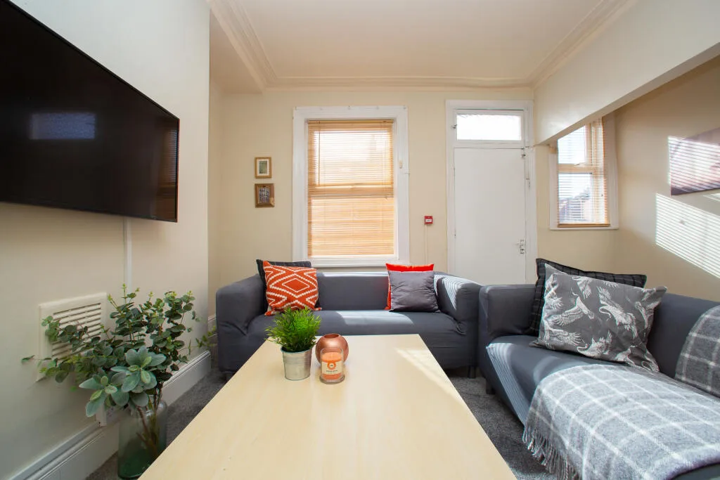 1 bedroom house share for rent