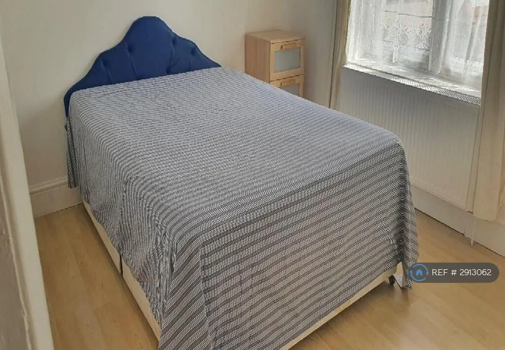 3 bedroom semi-detached house for rent