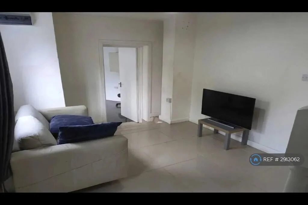 3 bedroom semi-detached house for rent