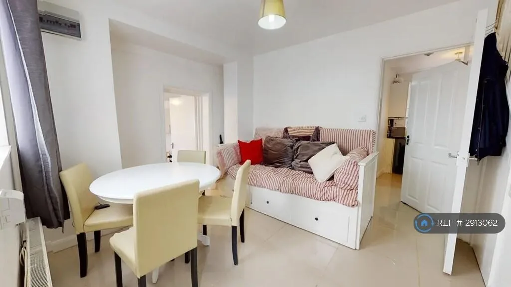 3 bedroom semi-detached house for rent
