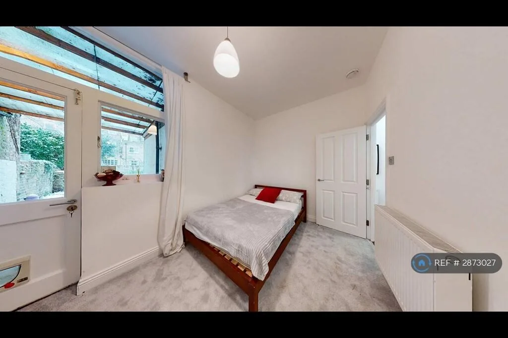 2 bedroom maisonette for rent