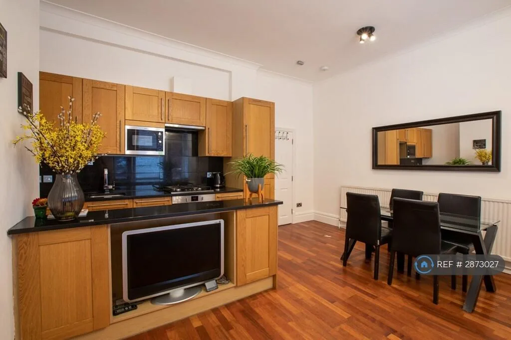 2 bedroom maisonette for rent