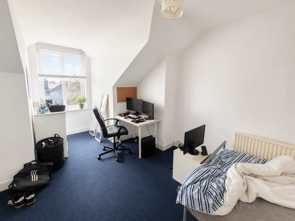3 bedroom end of terrace house for rent