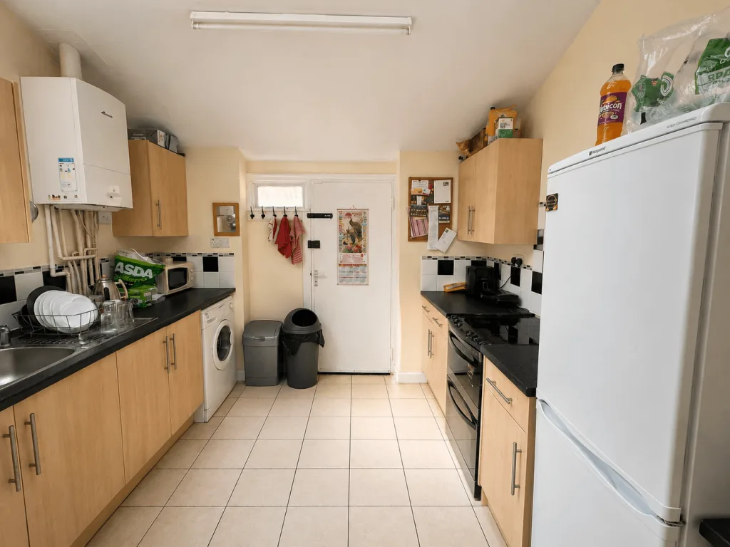3 bedroom end of terrace house for rent