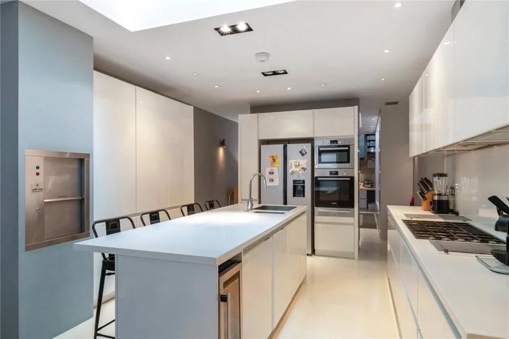 5 bedroom terraced house for rent