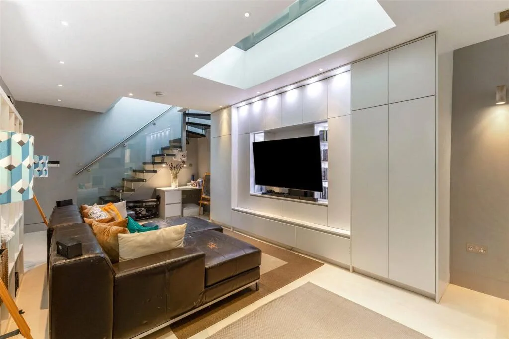 5 bedroom terraced house for rent
